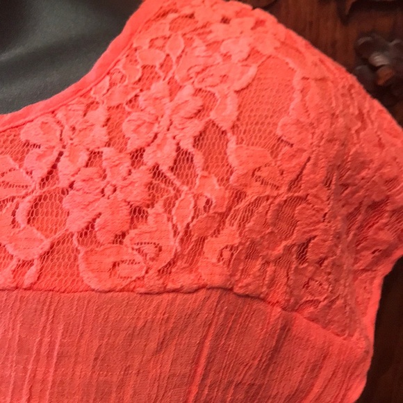 Cable & Gauge coral lace tie front top - Picture 3 of 4